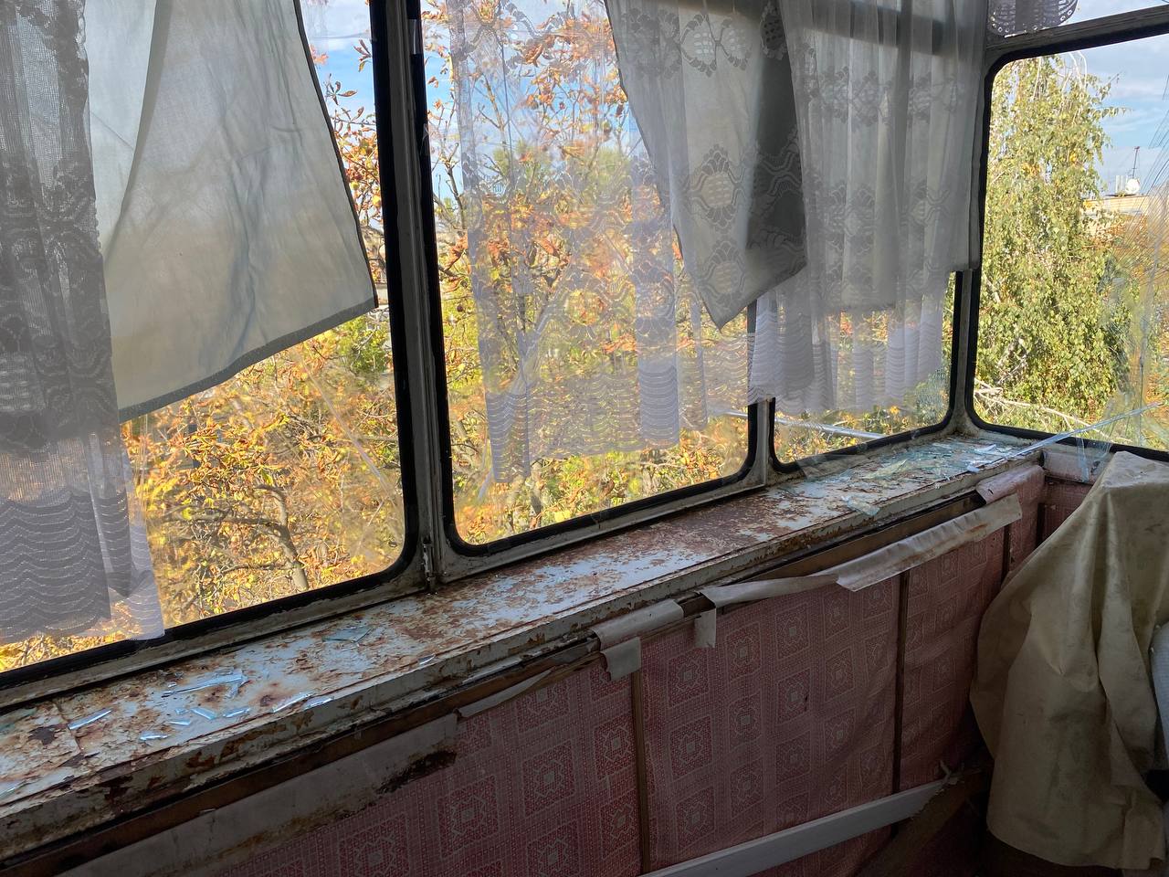 "Стріляють щодня, і вдень, і вночі. Не було доби, щоб не гатили". Як живуть люди у Марганці та Нікополі