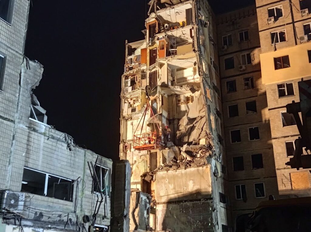 "Це був жахливий крик, я не можу його забути": у Дніпрі завершили розбирати завали будинку на Перемозі - 2 зображення