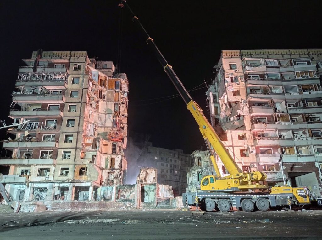 "Це був жахливий крик, я не можу його забути": у Дніпрі завершили розбирати завали будинку на Перемозі - 1 зображення