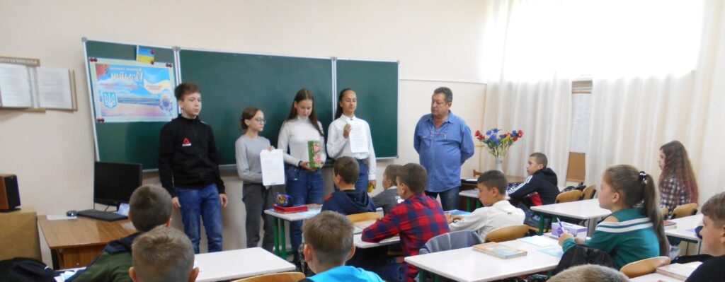 “Так важко, як зараз, не було ще ніколи”: як працює вчитель-переселенець із Гуляйполя в Дніпрі