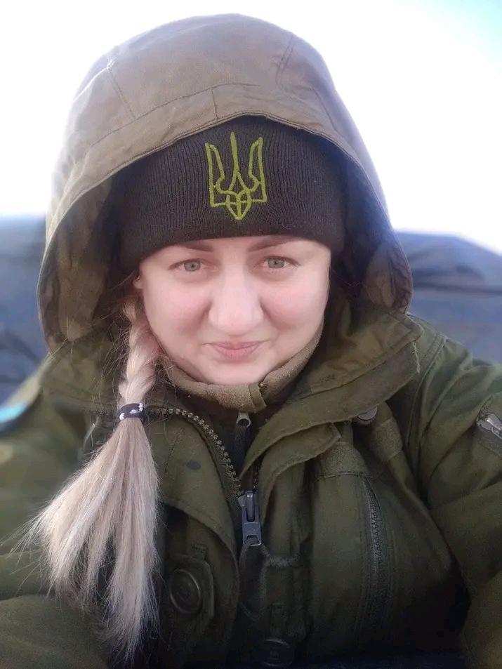 "Ви не бійтесь, у мене мама Україна, вона вбиває ракети". Мами, які пішли служити в армію - 11 зображення