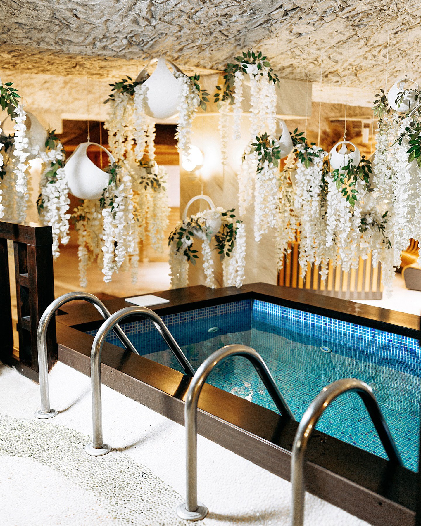 Місця, де зима перестає бути холодною: добірка найкращих бань, чанів та СПА у Дніпрі