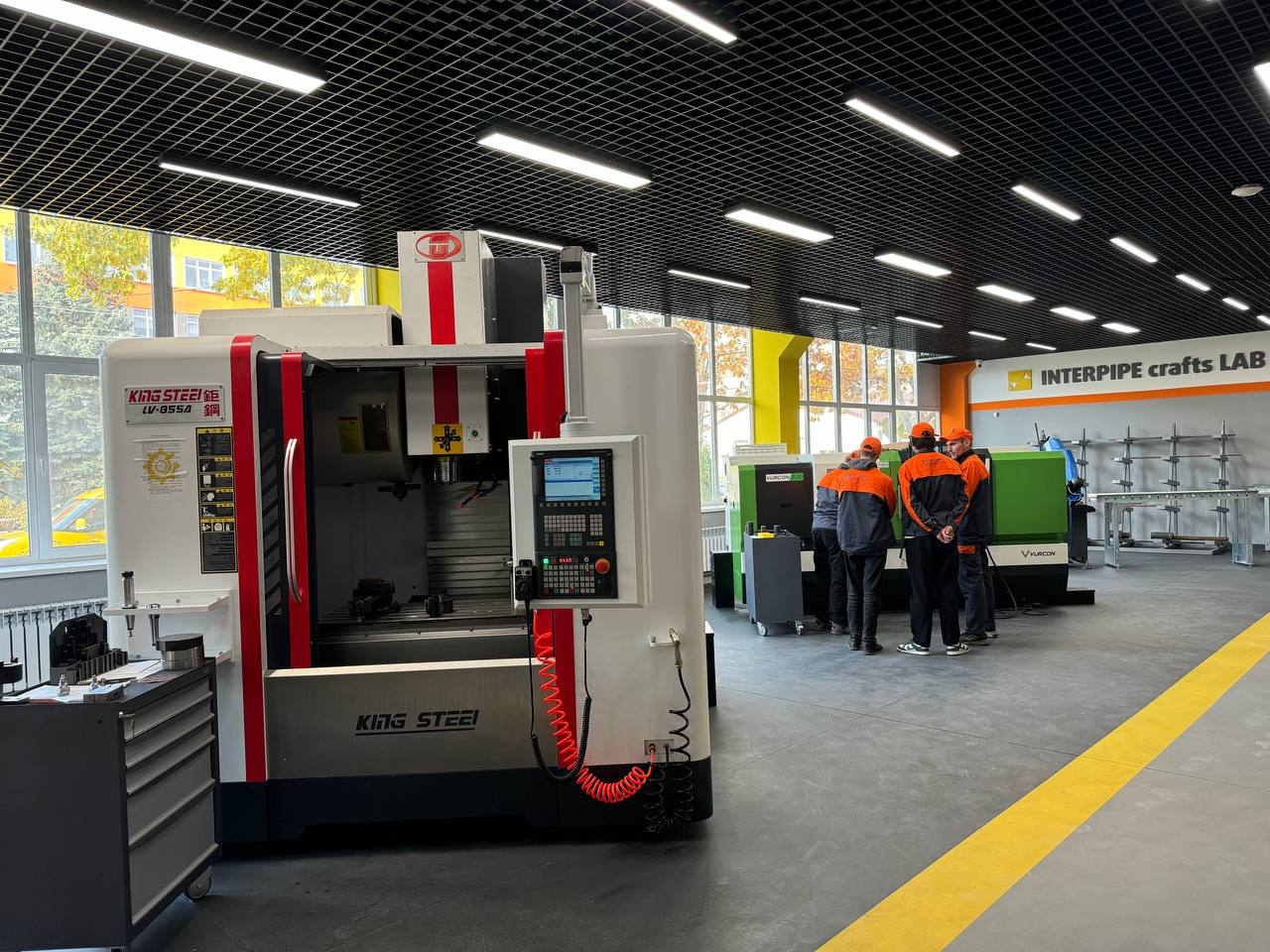 Професія, яка не зникне: чому оператори ЧПК – фахівці, яких потребує країна