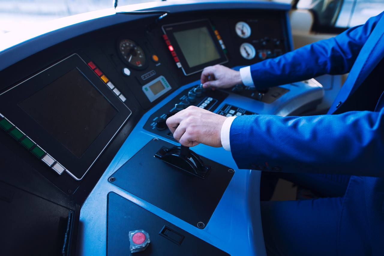 Від депо до кабіни тепловоза: як у Дніпрі готують машиністів для стратегічної галузі