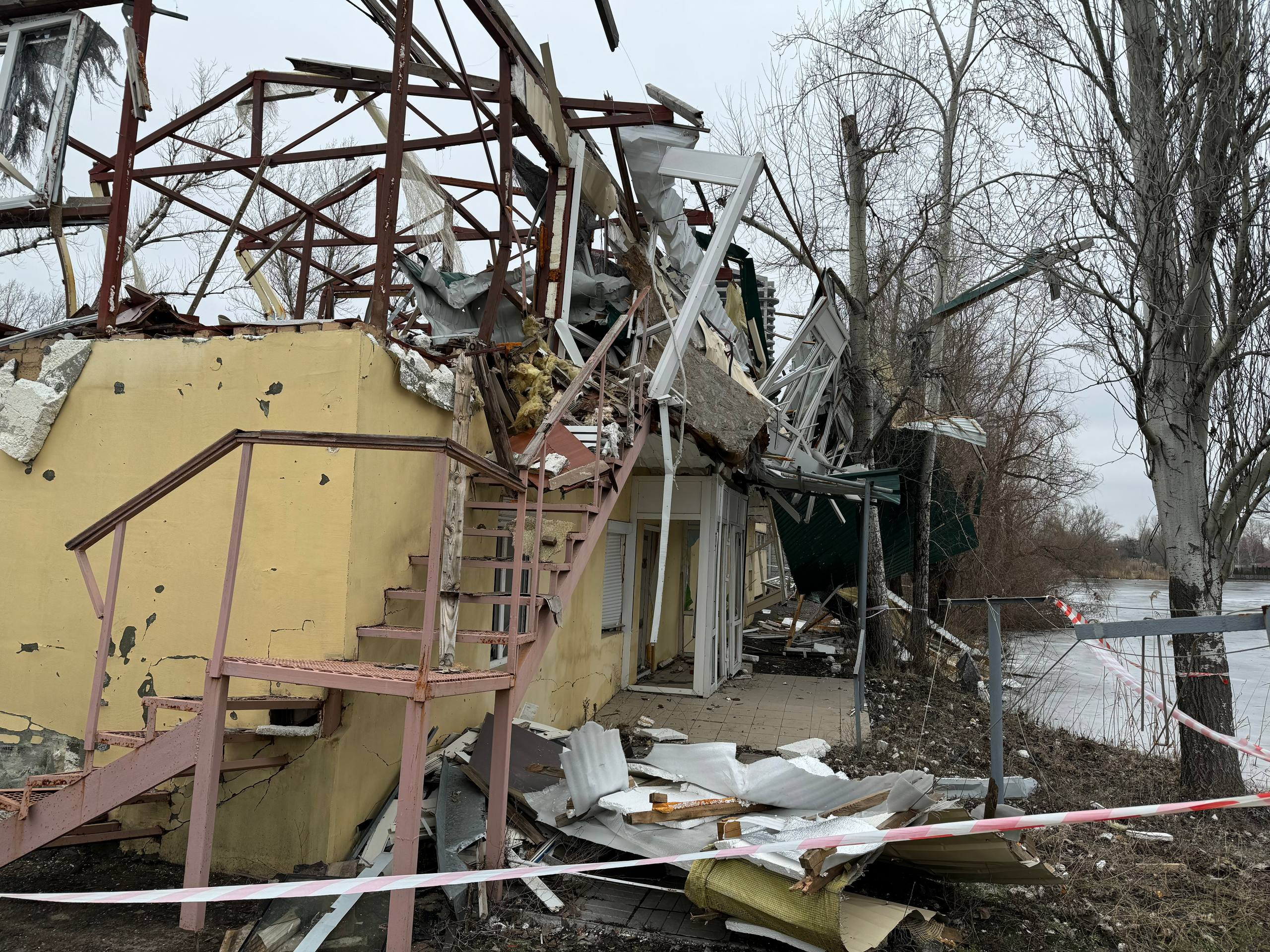 Російські удари по олімпійській базі: що пережив "Водно-спортивний комбінат" Дніпра
